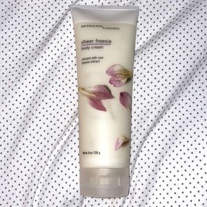 Bath & Body Works Sheer Freesia Body Cream